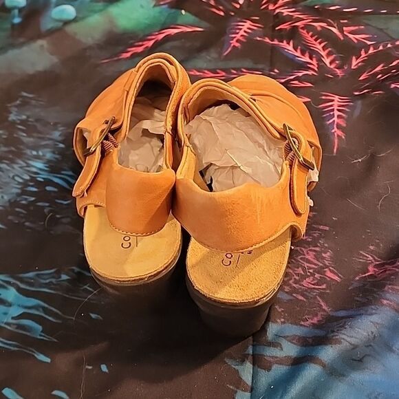 Comfortiva Stylish Tan Leather Sandals 👡 size 10W NWT - Picture 4 of 7